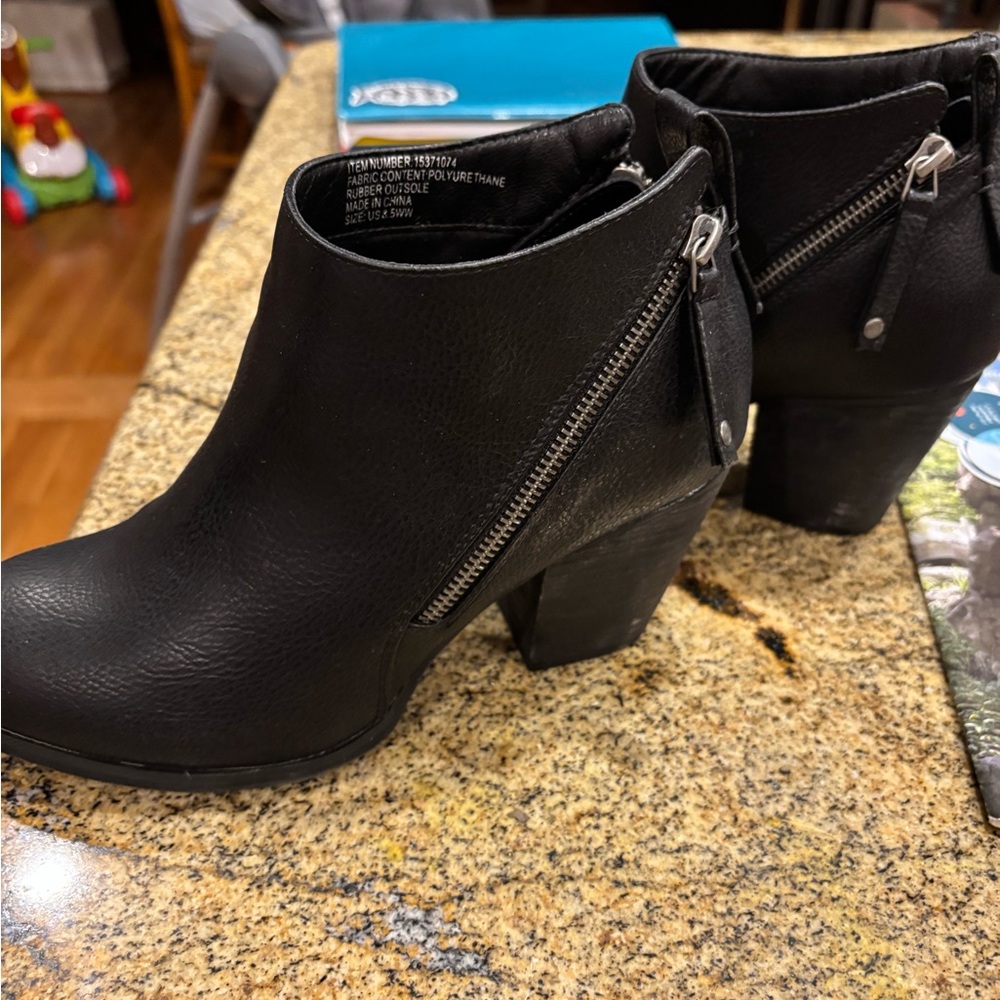 Women's Black Ankle Booties with Side Zip - 8.5 wide